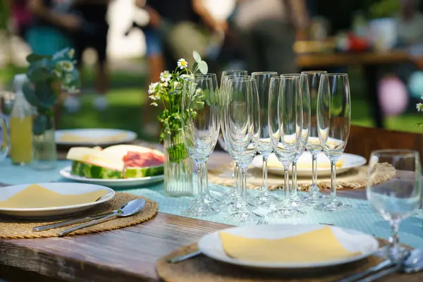 Close Shot Empty Wine Glasses Cutlery Utensils Summer Garden Party — Stock Photo, Image