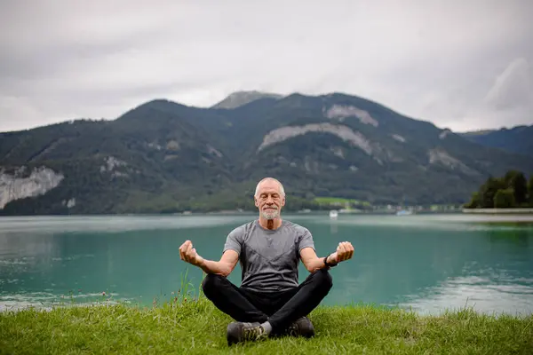 Senior Man Doing Outdoor Yoga Meditating Lake Mountains Elderly Sportsman — Stock Photo, Image