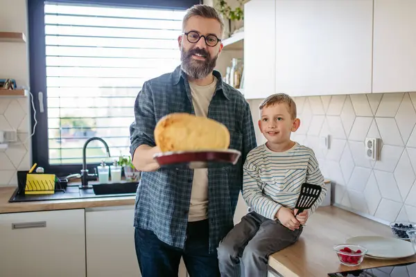 Boy Helping Father Make Pancake Son Looking How Father Fliping — Stock Photo, Image