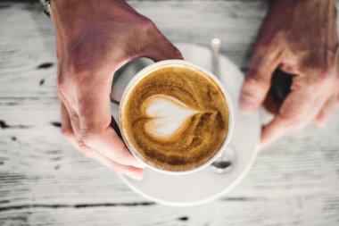 Kapuçino ya da latte ile kapuçino..