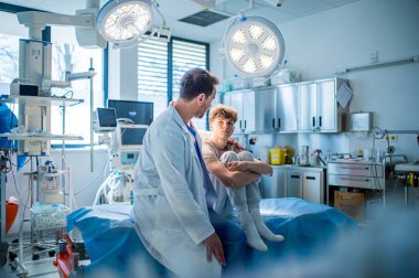 Gençler, kişisel ve sağlık sorunları konusunda doktorlara güveniyorlar. Depresyondaki gençler için zihinsel sağlık değerlendirmesi.