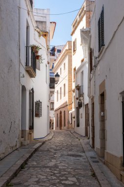 Cobblestone Yolu ve Tarihi Mimarisi ile Çekici Boş Avrupa Yan Caddesi
