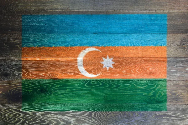 素朴な古い木の表面の背景にアゼルバイジャンの旗 — ストック写真