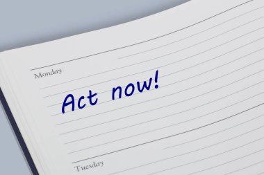 Bir günlük sayfasında mavi mürekkeple hatırlatma notu