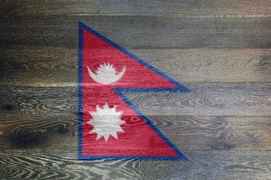 Kırsal ahşap zemin üzerinde bir Nepal bayrağı