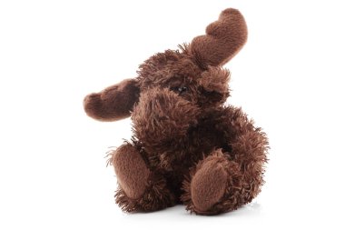 Beyaz üzerine kahverengi tüylü bir geyik oyuncağı