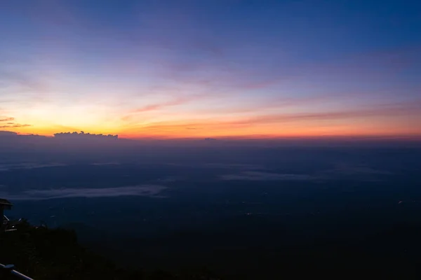 Природа Горный Хребет Утреннее Солнце Туман — стоковое фото
