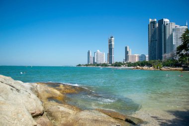 Kayalar, deniz ve binalar, Pattaya, Tayland