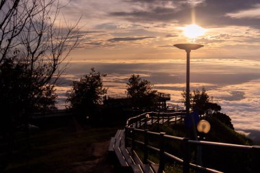 Sabah Denizi Dağların Üzerinde