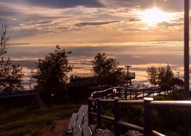 Sabah Denizi Dağların Üzerinde