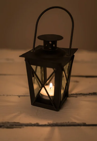 Lanterna Uma Mesa Madeira — Fotografia de Stock