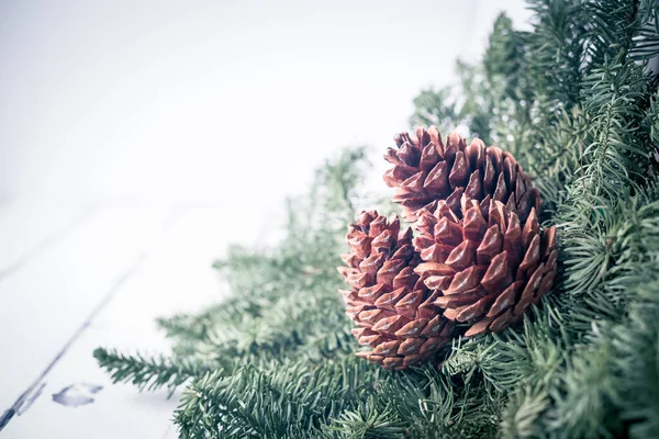 Árvore Natal Com Ramos Abeto Com Cones Pinheiro Foco Seletivo — Fotografia de Stock