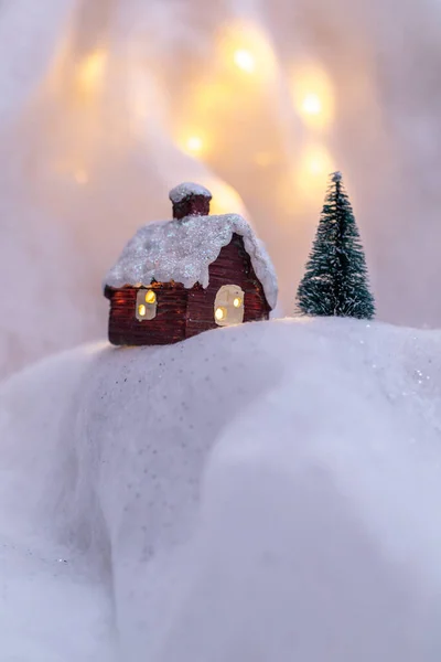 Μικρά Διακοσμητικά Στοιχεία Σπίτι Και Χριστουγεννιάτικο Δέντρο — Φωτογραφία Αρχείου