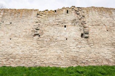 Ortaçağ şehrinin kalesinin kalıntıları.