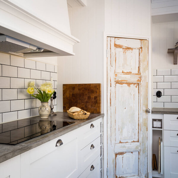 дизайн интерьера кухни. современный дизайн старых дверей