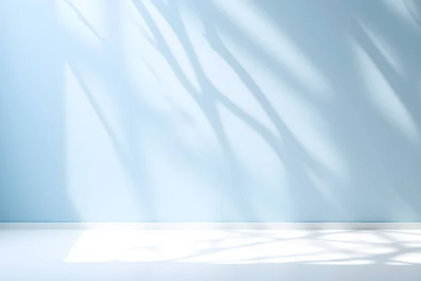 Espaço Azul Claro Vazio Com Sombra Janela Parede Antecedentes Mockup — Fotografia de Stock