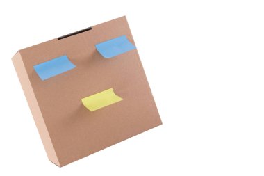 Ön görünüm, kahverengi karton kutu renk notlarının yüzünü oluşturur beyaz arkaplanda kırpma yolu ile izole edilmiş.