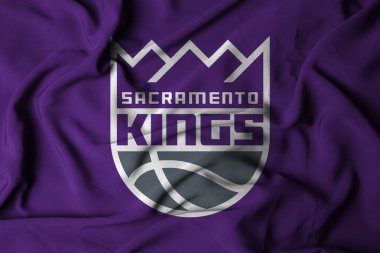 Pringsewu, Lampung; 16 Ekim 2024; Basketball Club Sacramento Kings kumaş dokusunun seçici odak sallama bayrağı, NBA. 3d illüstrasyon