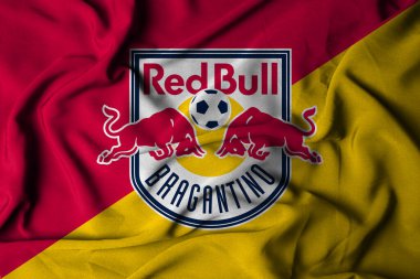 Pringsewu, lamba 30 Ekim 2024; Bragantino futbol kulübü, seçici odak logosu arka plan Brezilya Serie A Şampiyonası.