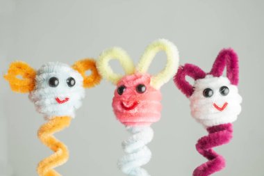 Güzel parmak kuklaları, boru temizleyici el sanatları arşivleri, çocuklar için el sanatları.