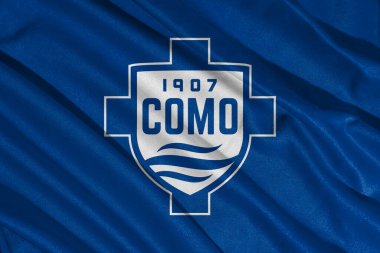Pringsewu, Lampung 8 Mart 2025; Como 1907 arka plan seçici odak bayrak logosu dokusu. İtalyan Serisi A futbol kulübü bayrağı. 3B illüstrasyon