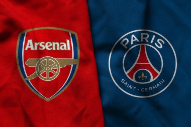 Pringsewu, Lampung; 17 Nisan 2025; FC Arsenal futbol kulübünün kumaş logosu ve Paris Saint Germain konsepti, Şampiyonlar Ligi konsepti.
