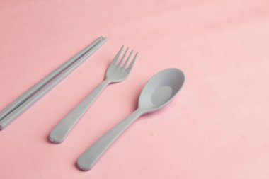 Arka planda kaşık gibi negatif uzay arkaplan takımları