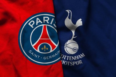 Pringsewu, Lampung; 2 Ağustos 2025; PSG ve Tottenham Hotspur futbol kulübü logolarının dalgalı kumaşlı kombinasyonu