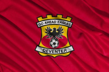 Pringsewu, Lampung; 6 Ağustos 2025; Hollanda Ligi 'nde Go Ahead Eagles futbol kulübünün dokulu kumaşlı bayrak logosu