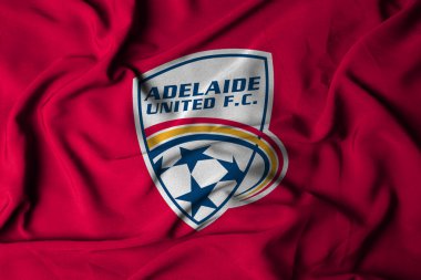 Pringsewu, Lampung; 12 Ağustos 2025; Sallanan bayrak Avustralya Profesyonel Ligi 'nde Adelaide United futbol takımının logosunu temsil etmektedir..