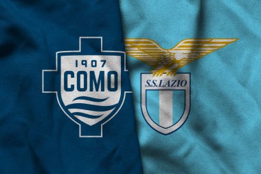Pringsewu, Lampung, 26 Ağustos 2025; İtalyan Serie A futbol kulübü Como 'nun logosu ve Lazio' ya el sallayan kumaşı.