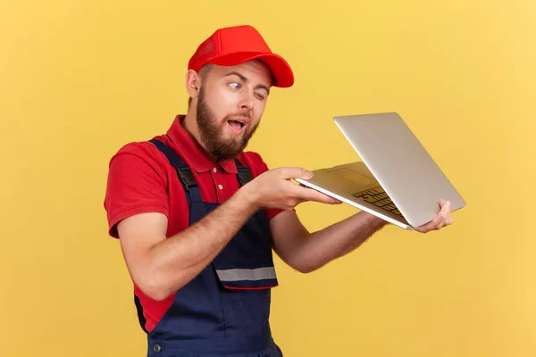 Side View Portrait Bearded Worker Man Wearing Blue Uniform Red — Stock Photo, Image