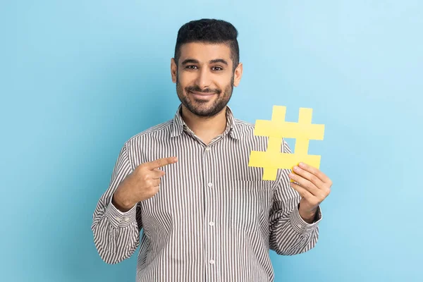 Viraler Hashtag Und Erfolgreiches Bloggen Lächelnder Geschäftsmann Mit Bart Der — Stockfoto