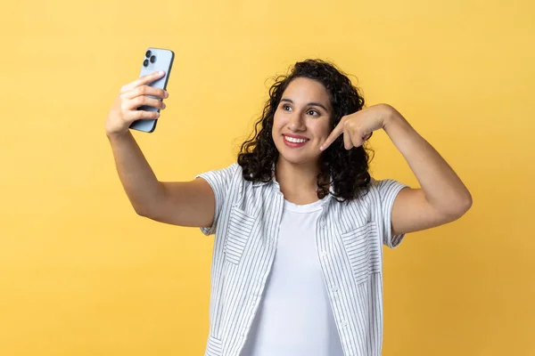 Portrait Joyful Cheerful Woman Dark Wavy Hair Holding Phone Making — Foto de Stock