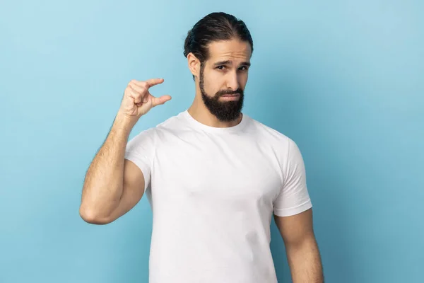 Man Beard Wearing White Shirt Discusses Something Very Small Shapes — Stock Photo, Image
