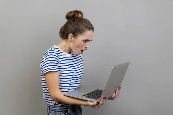 Side View Shocked Woman Wearing Striped Shirt Working Laptop Surprised — Stock Photo, Image