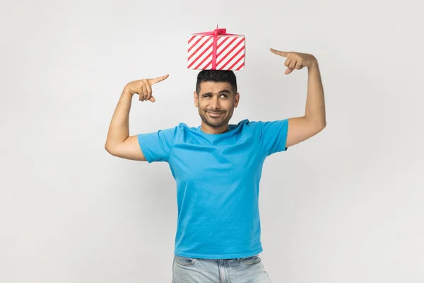 Potret Pria Optimis Yang Belum Dicukur Positif Mengenakan Kaos Biru — Stok Foto