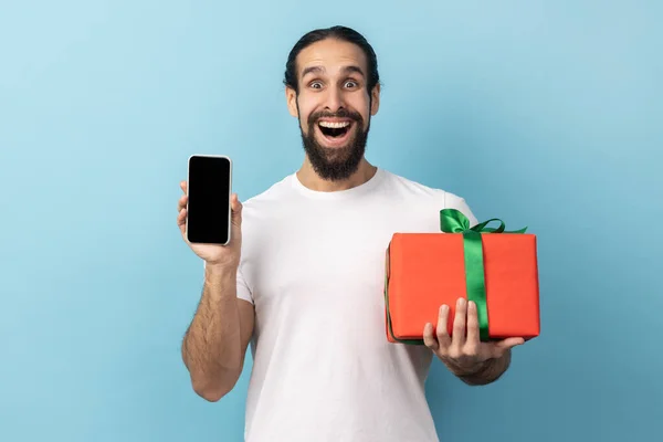 Unbelievable Present Bonus Mobile User Man Beard Holding Gift Box — Stock Photo, Image