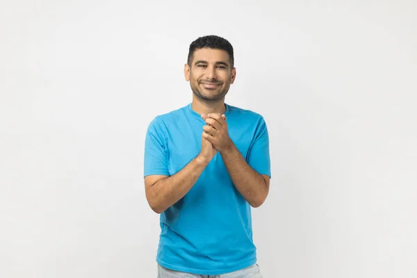 Portrét Pozitivního Optimistického Usmívajícího Neoholeného Muže Modrém Tričku Který Tleská — Stock fotografie