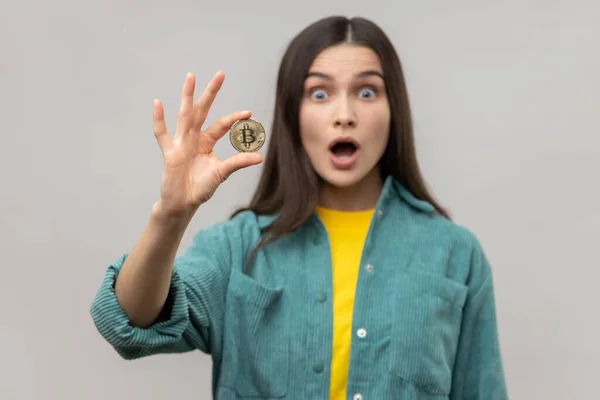 Portrait Shocked Astonished Woman Dark Hair Holding Gold Bitcoin Looking — Stock Photo, Image