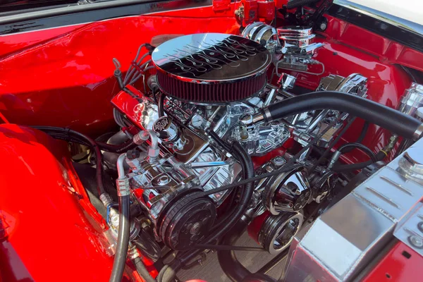 小榆树 得克萨斯州 2023年6月11日 老式经典复古汽车的详细引擎零件 — 图库照片