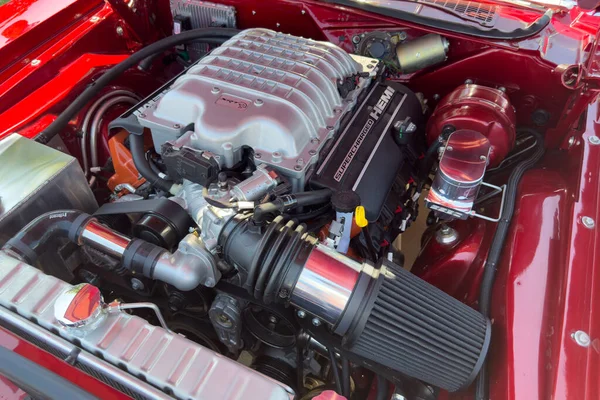 小榆树 得克萨斯州 2023年6月11日 老式经典复古汽车的详细引擎零件 — 图库照片