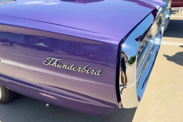 Little Elm Teksas Czerwca 2023 Vintage Fioletowy Ford Thunderbird Wystawie — Zdjęcie stockowe
