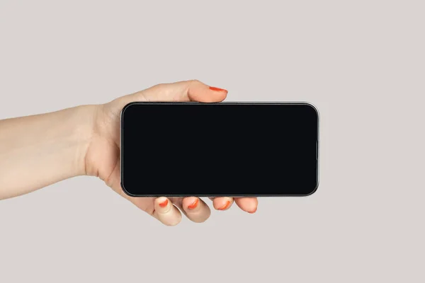 Closeup Woman Hand Showing Mobile Phone Blank Screen Smartphonewith Empty — Stock Photo, Image
