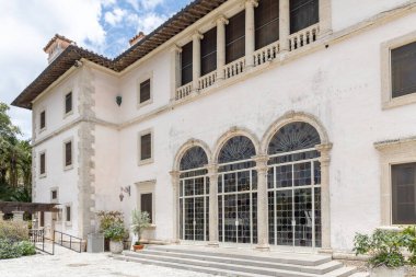 Miami, Florida - 25 Ağustos 2023 Vizcaya Müzesi ve Bahçesi. Doğa manzarası ve manzarası.