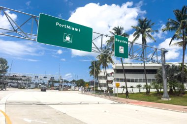 Miami, Florida - 25 Ağustos 2023 Miami Limanı, ABD 'deki en büyük kargo konteynırı limanı..