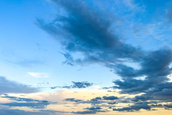 Miami Floryda Zachód Słońca Błękitnym Niebie Chmurami Letnie Wieczorne Niebo — Zdjęcie stockowe