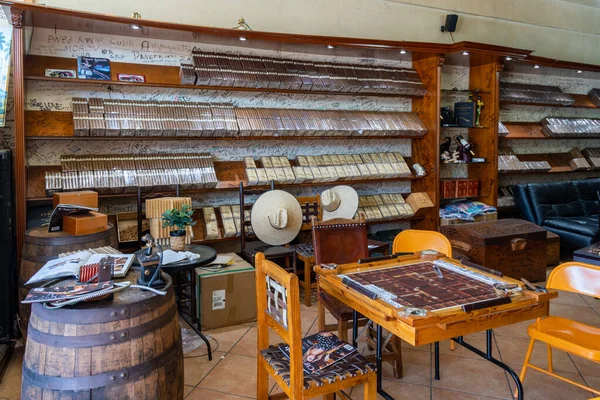 Miami Florida Augusti 2023 Cubansk Cigarrbutik Längs Calle Ocho Little — Stockfoto