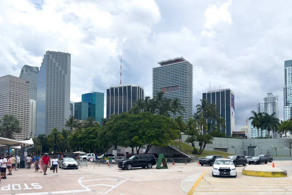 Miami Florida Augustus 2023 Miami Centrum Straat Stadsgebouwen Wegverkeer — Stockfoto