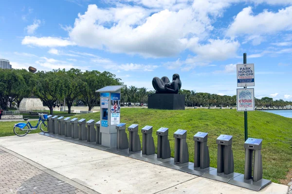 Miami Florida Sierpnia 2023 Wynajem Rowerów South Beach City Bank — Zdjęcie stockowe